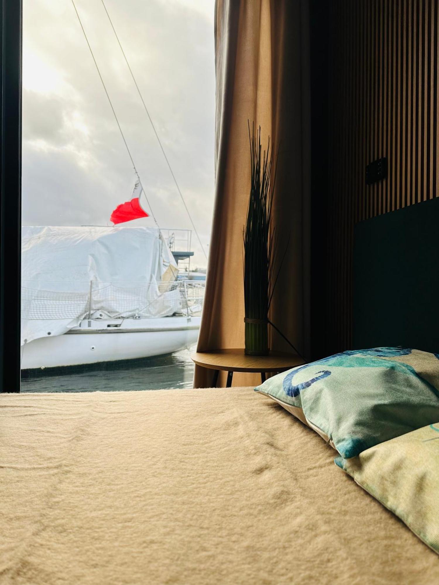 Premium Hausboot Blaue Lagune Bådhotel Lübeck