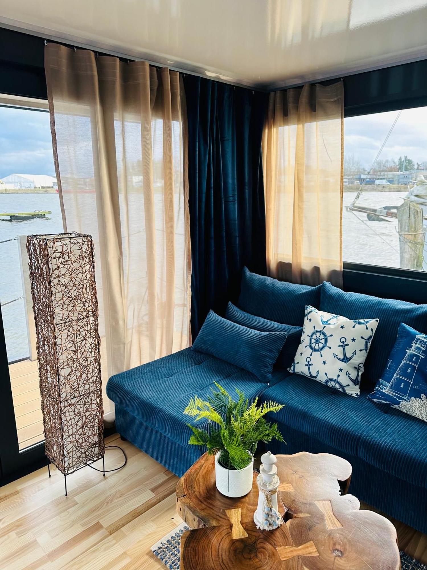 Premium Hausboot Blaue Lagune Bådhotel *